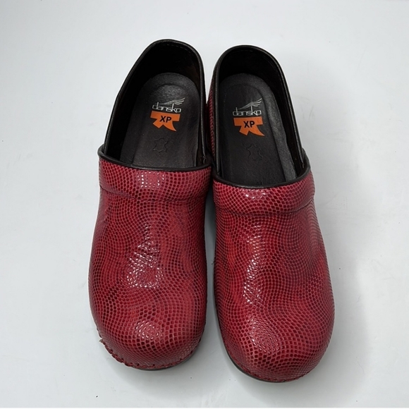 Dankso XP 2.0 Red Leather Slip Resistant Clogs Shoes Sz 41 / 10.5-11 - Picture 2 of 8